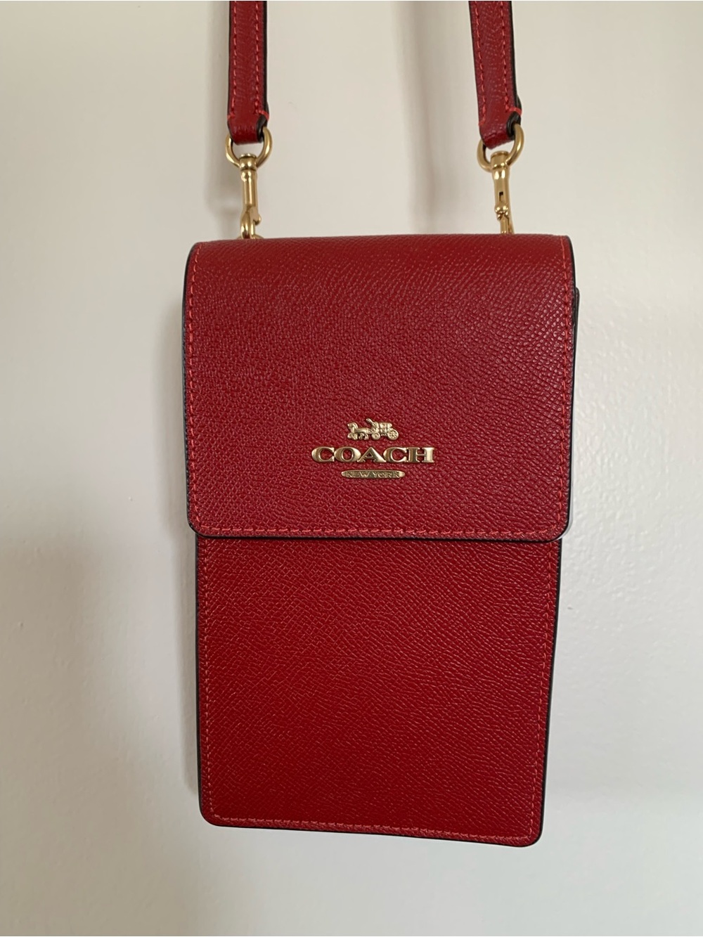 New! Coach Red Leather Crossbody Phone Pouch with Gold Logo Adjustable Strap - Picture 2 of 13